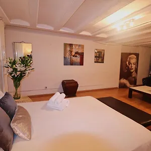 Albergue Efate, Barcelona