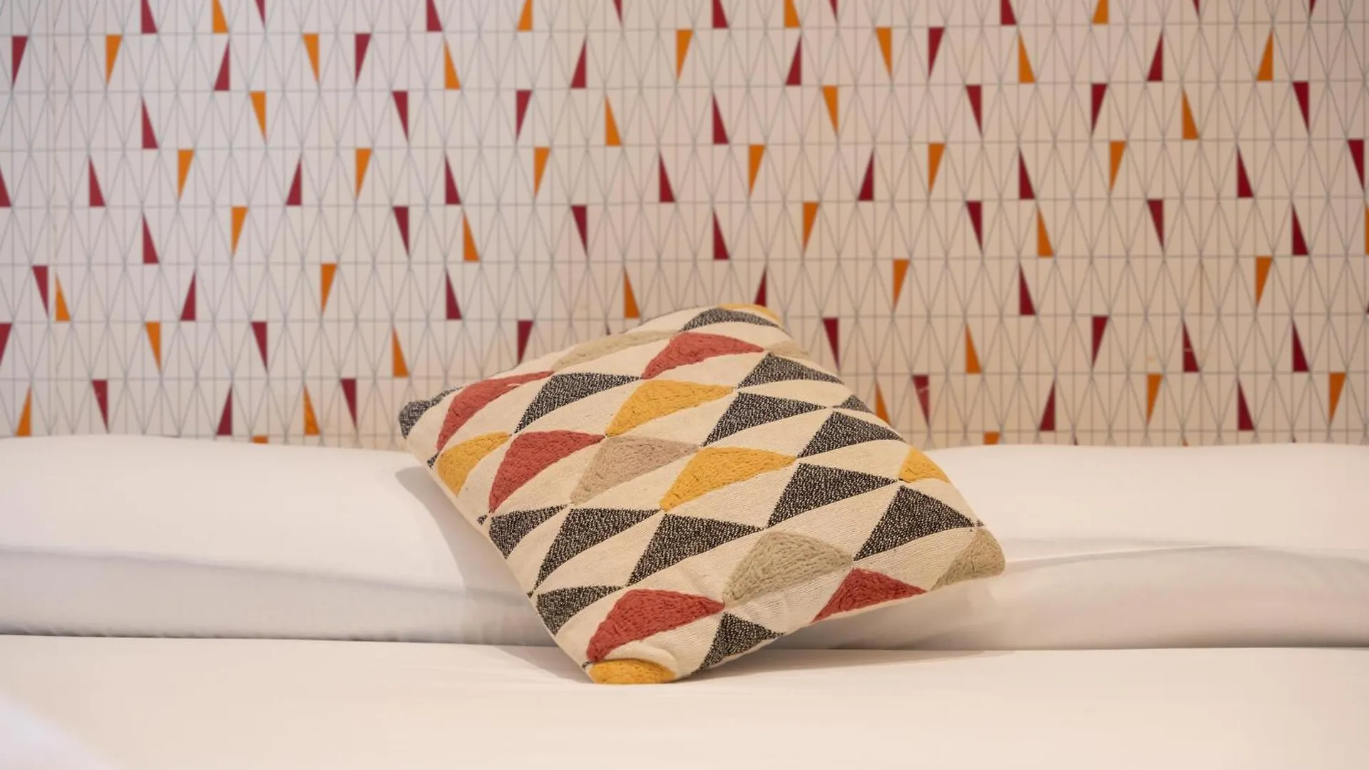 Хостел The Central House Barcelona Gracia