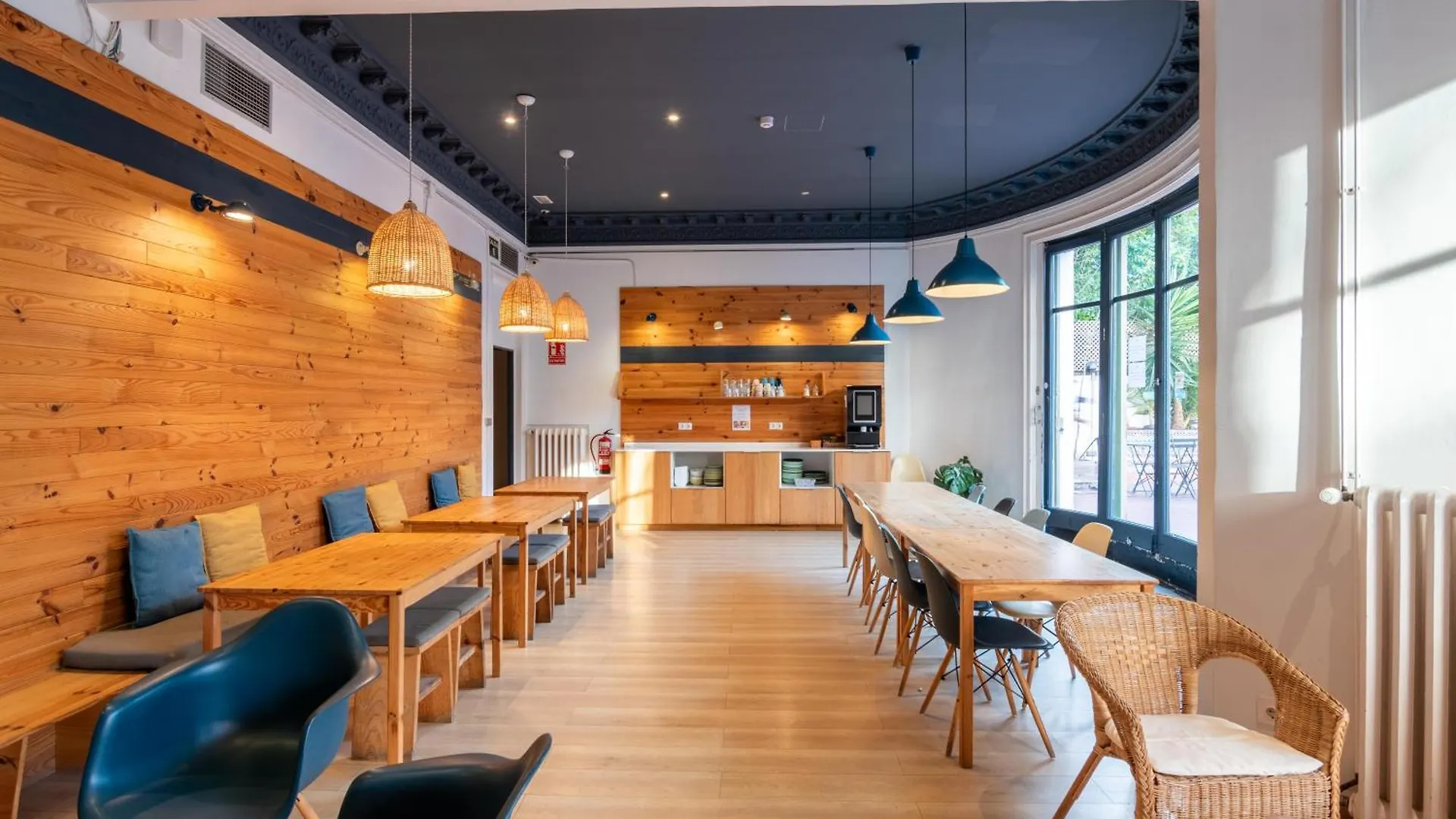 Хостел The Central House Barcelona Gracia