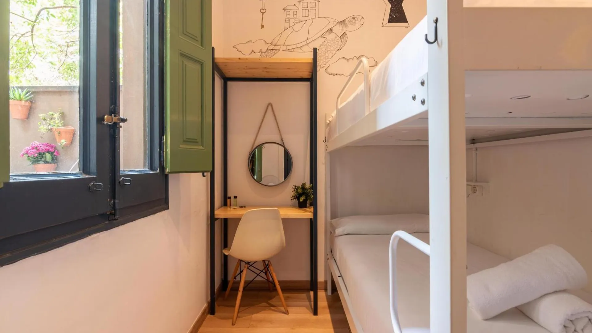 The Central House Barcelona Gracia Hostel
