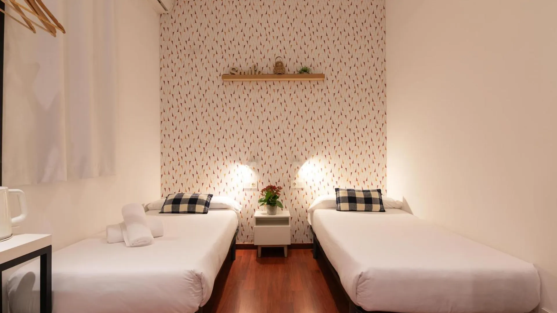 The Central House Barcelona Gracia Ostello